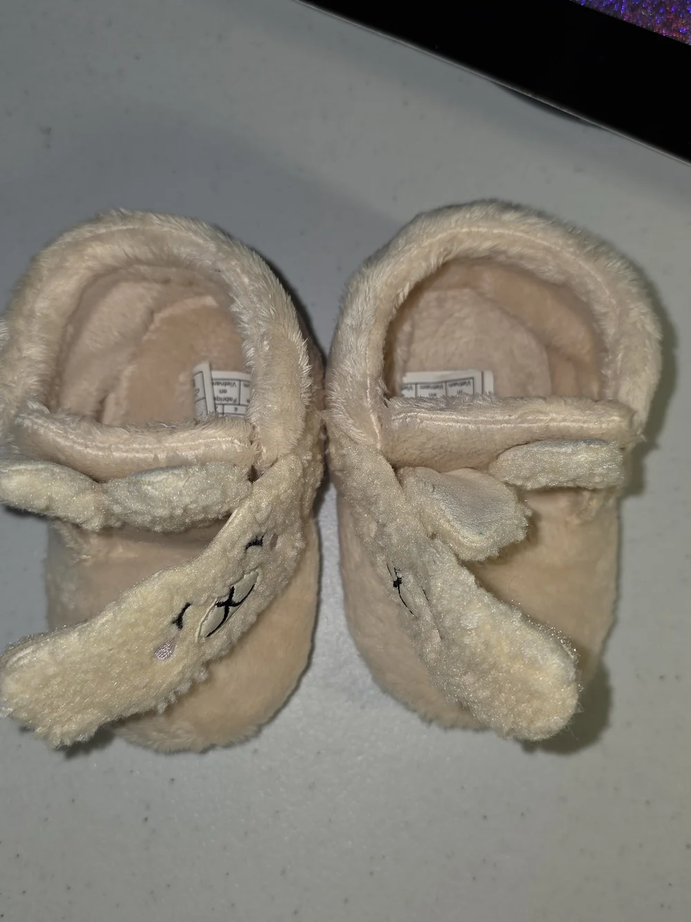 UGG Bixbee Llama Stuffie Unisex Plush Soft Slippers Booties Baby Sz 4/5 Natural